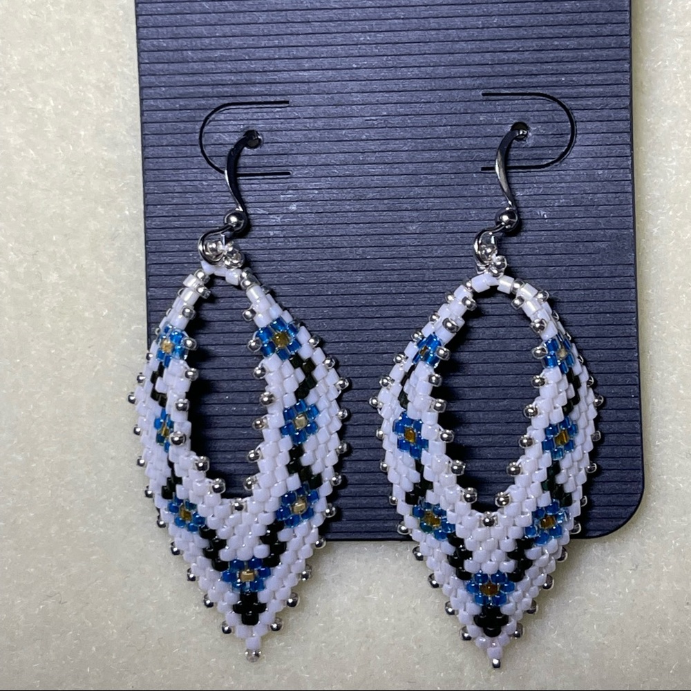 NWOT Art, Hand-Beaded Set